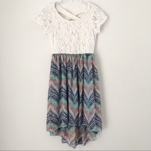 Floral Lace Chevron Patterned Dress Size 7.